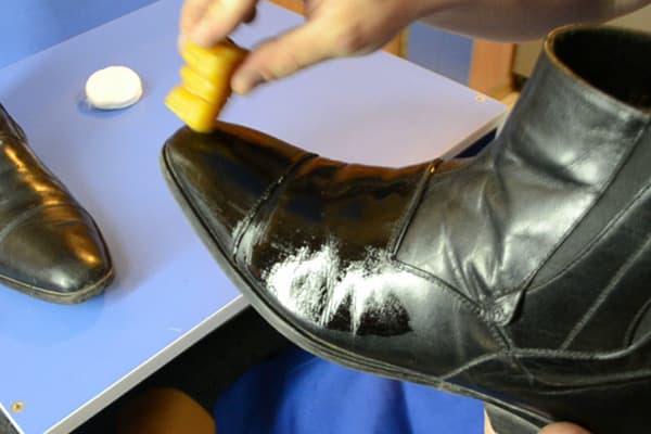 Ципеле размазане рицинусовим уљем