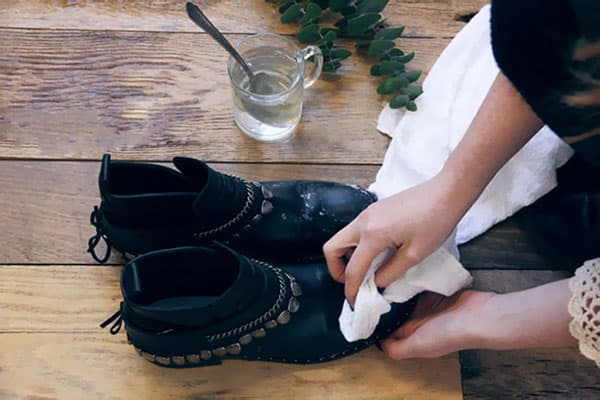 حماية الأحذية ضد الملح والكواشف