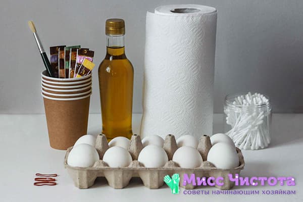 Kiaušiniai, servetėlės ​​ir maistiniai dažai