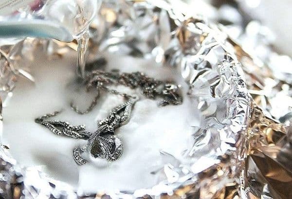 Rengøring af sølv i folie