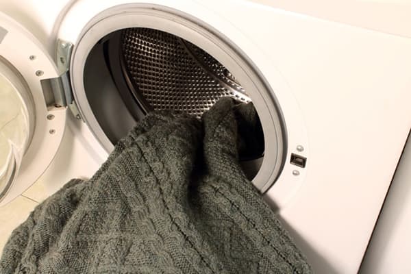 Wełniany sweter do prania w pralce