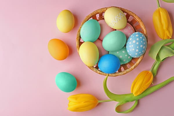 Huevos de Pascua con patrón de azúcar glas