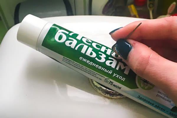 Perforar un tubo de pasta de dientes