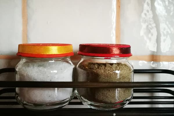 Potten met zout en peper