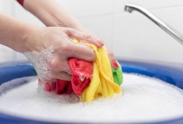 Lavare a mano in microfibra