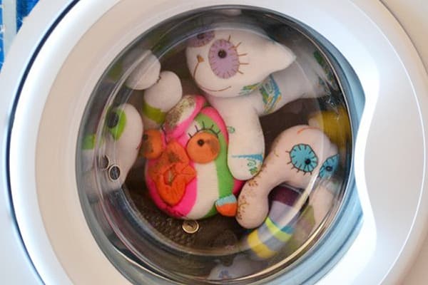 Πλύσιμο μαλακών παιχνιδιών από ελαστάν