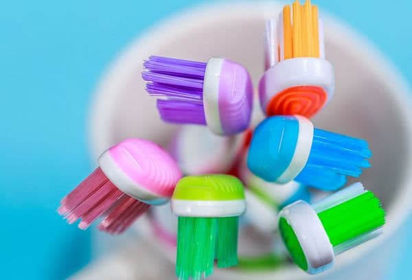 Escovas de dentes coloridas