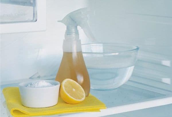 น้ำส้มสายชูโซดาและมะนาวสำหรับทำความสะอาด