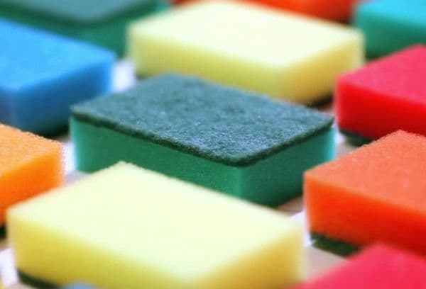 Esponjas coloridas para louça