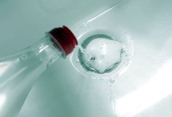 Čišćenje sudopera odvodi narodne lijekove