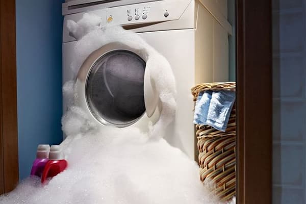 No veļas mazgājamās mašīnas izkāpj putas