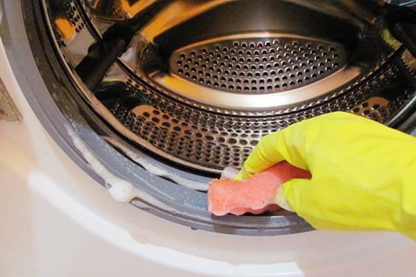 Rimozione della schiuma dalla lavatrice