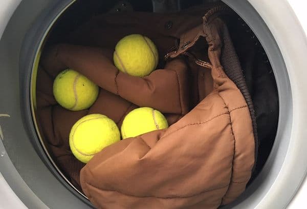 Измиване на тенис топка
