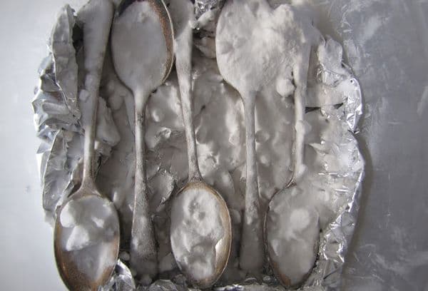 cucharas de plata en soda