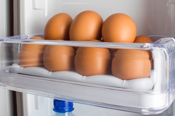 Æg i køleskabet