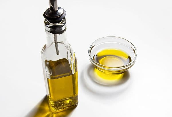 Olje i en glassflaske
