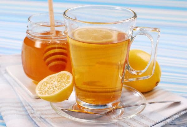Honing en citroen drankje