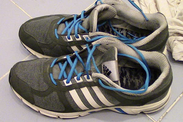 Kirli spor ayakkabılar