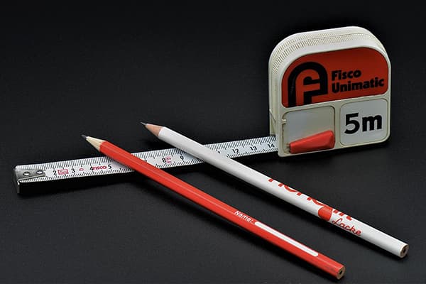 Zvinovací meter a ceruzky