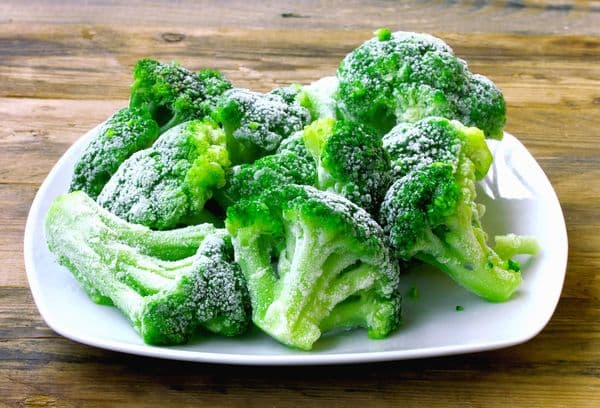 Plaat van bevroren broccoli