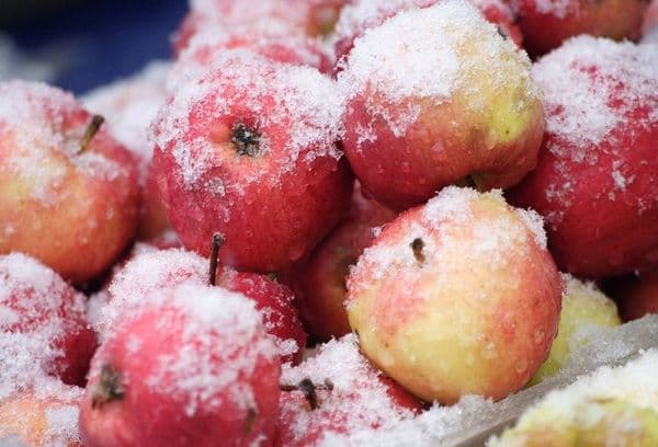 Congelamento di mele intere