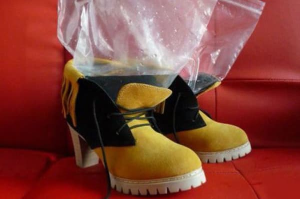 Istezanje cipela s vrećicama s vodom