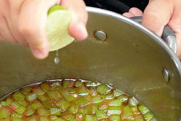 Tillsätt limesaft för kanderad frukt