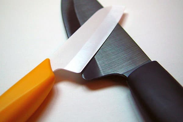 Keramički i čelični nož