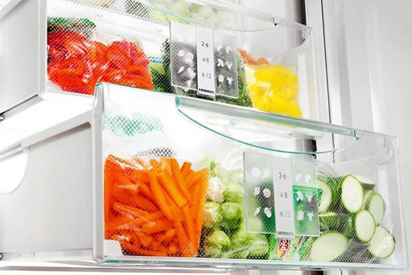 Kontena untuk buah-buahan dan sayur-sayuran di dalam peti sejuk