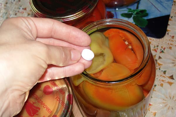 Toevoeging van aspirine voor het behoud van paprika
