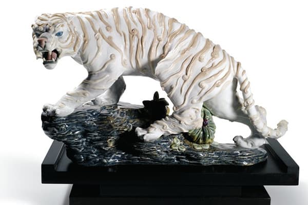 تمثال - نمر أبيض