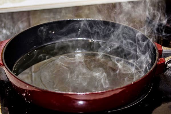 Olie in een pan rookt