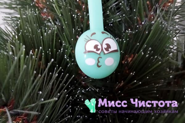 Stisnite kvalitetnu igračku za božićno drvce