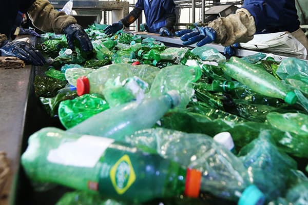 Impianto di riciclaggio di bottiglie di plastica