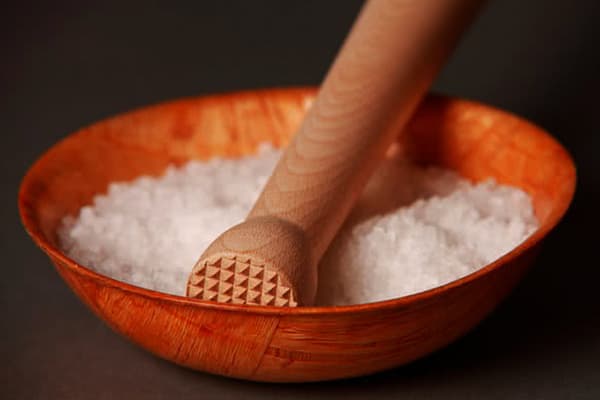 Grobes Salz in einer Schüssel