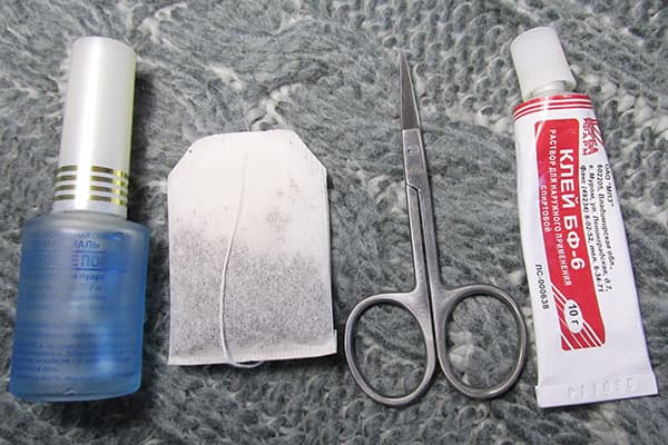 Alles wat je nodig hebt om je nagel te repareren met een theezakje