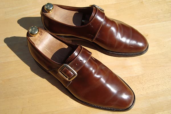 Caros sapatos de couro para homens