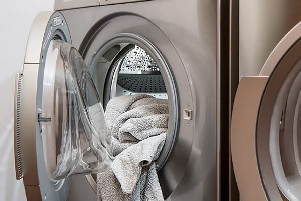 Çamaşır makinesinde havlu