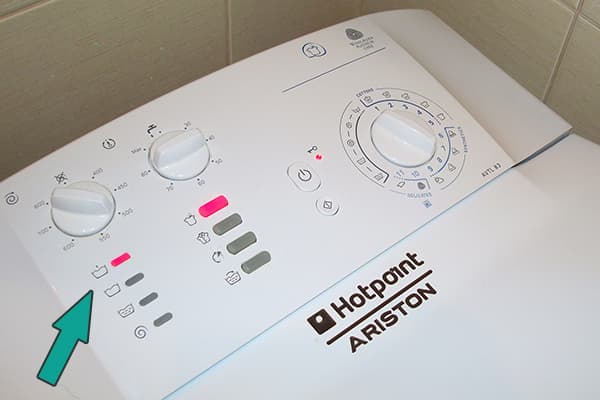 Çamaşır makinesinin panelindeki ön yıkama göstergesi